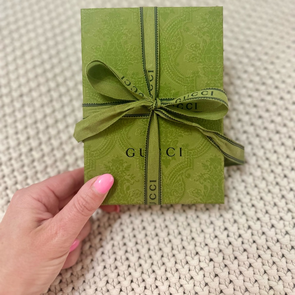 🧣✨Authentic Gucci Printed silk twill neck bow reversible - 🆓 SHIPPING - Picture 2 of 9